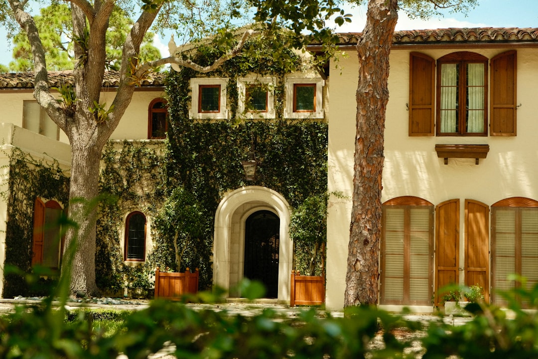 Multigenerational family at a luxury Florida home, illustrating estate planning advantages of Florida residency.