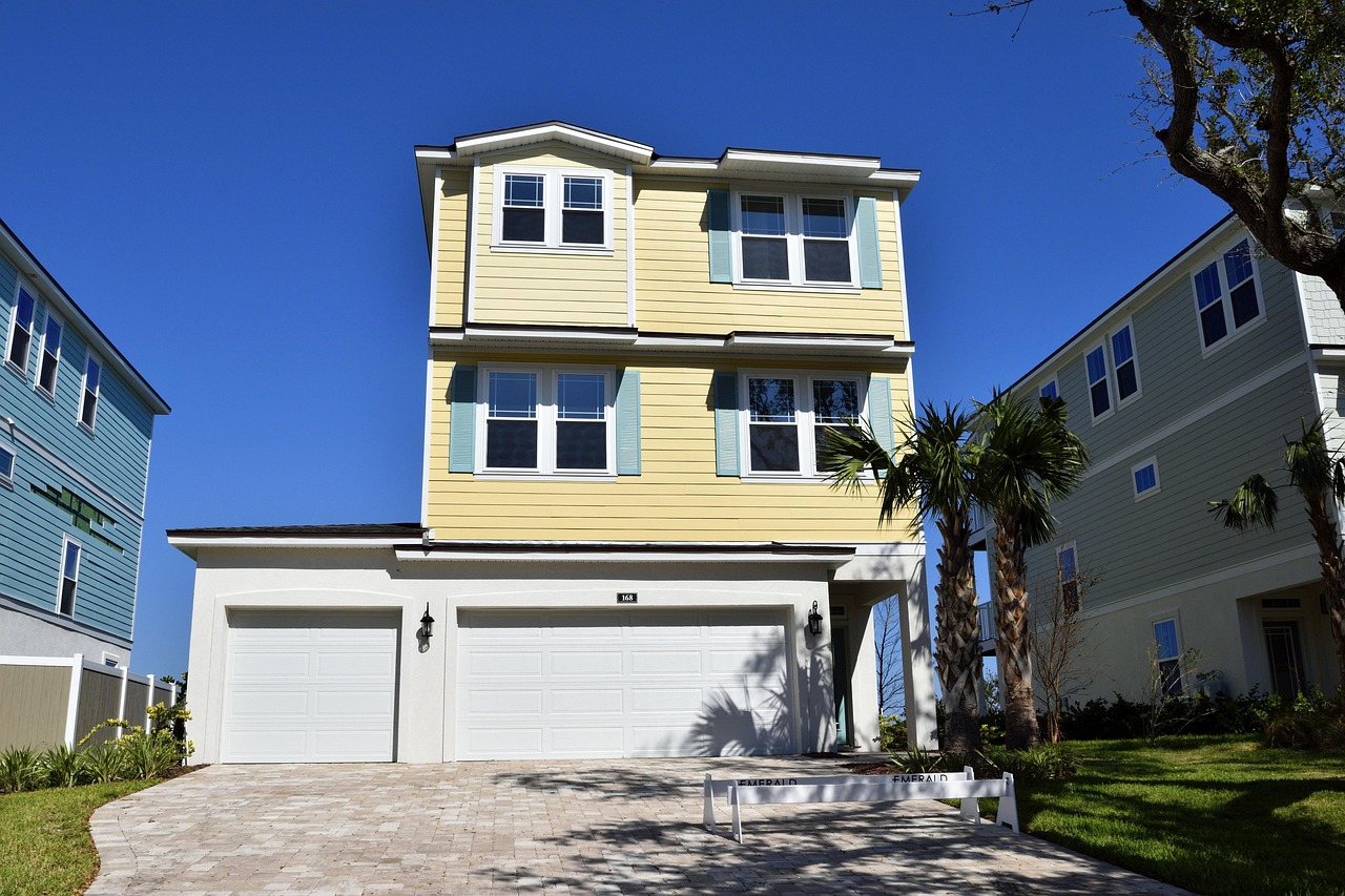 Luxury Florida home exterior in an upscale residential neighborhood.