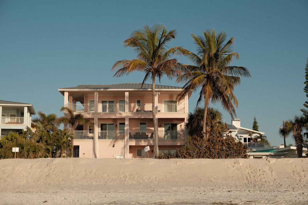 Florida single family luxury home that may qualify for homestead exemption under trust ownership