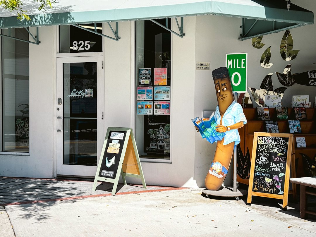 Freestanding Florida retail building typical of triple net lease